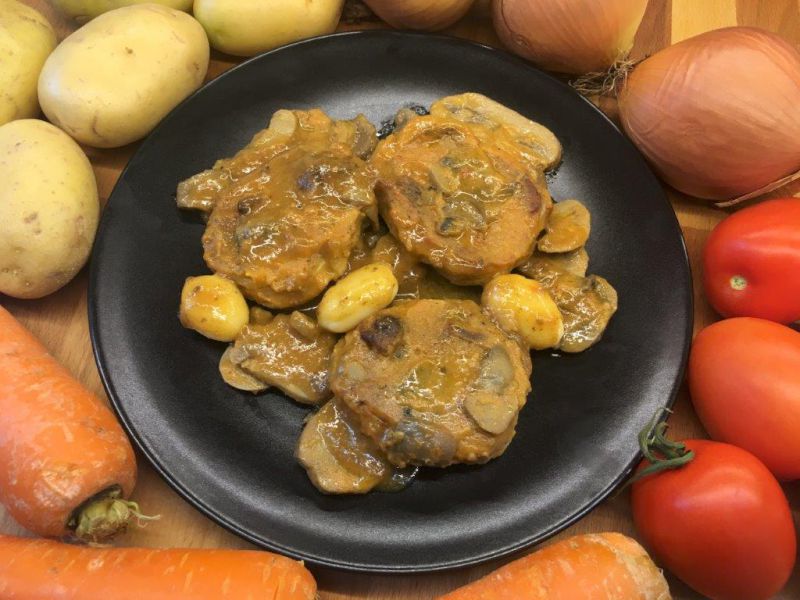 OSSOBUCCO de PORC amb salsa i guarnició